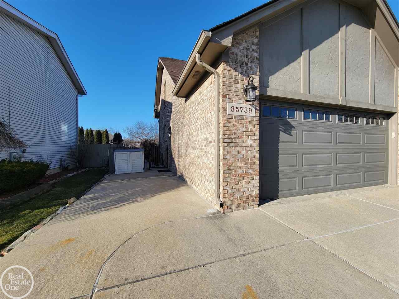 35739 Rockingham Drive New Baltimore, MI 48047 - Photo 38 of 47 50069647-37.JPG