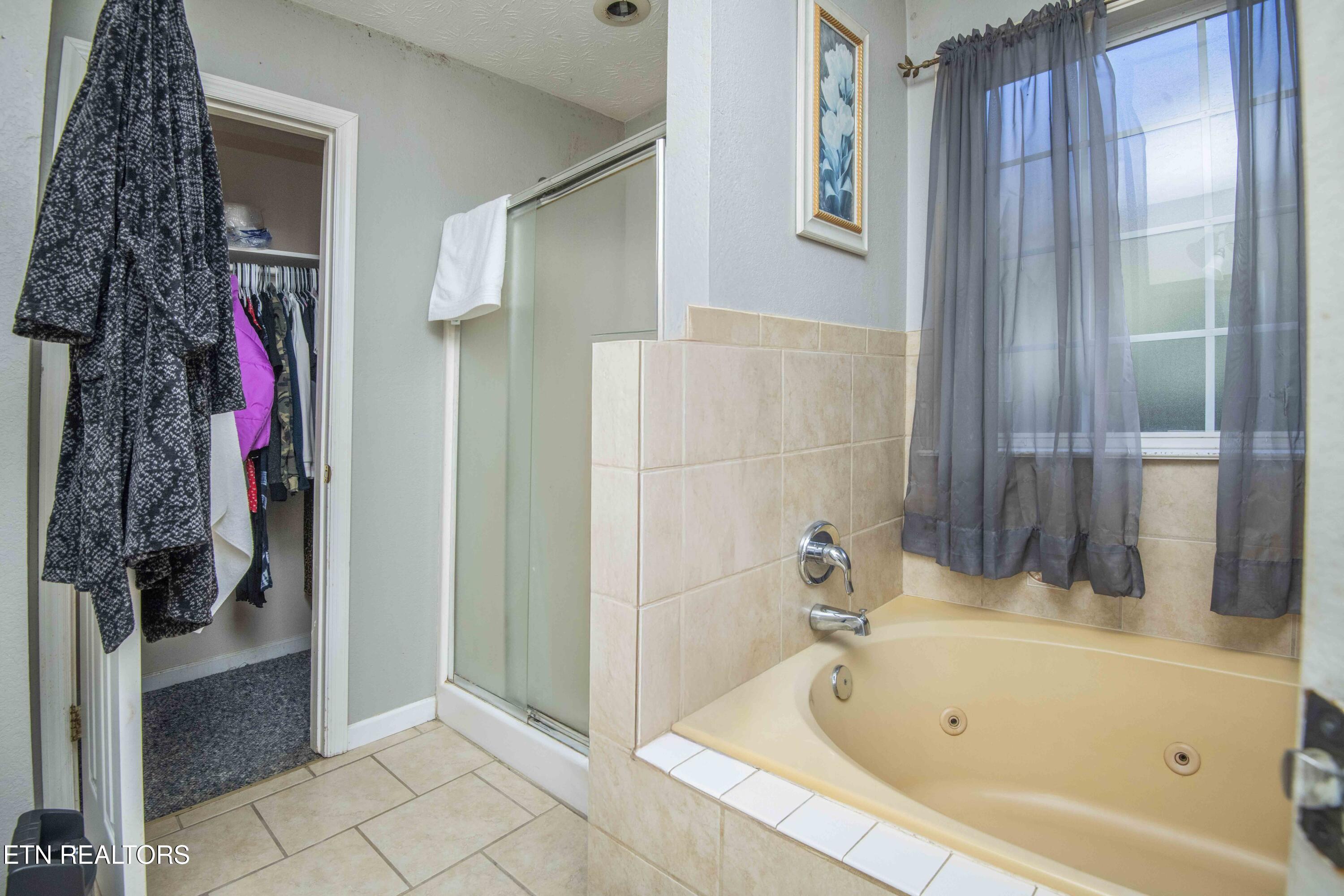 2381 Classic Way Powell, TN 37849 - Photo 25 of 45 master bath