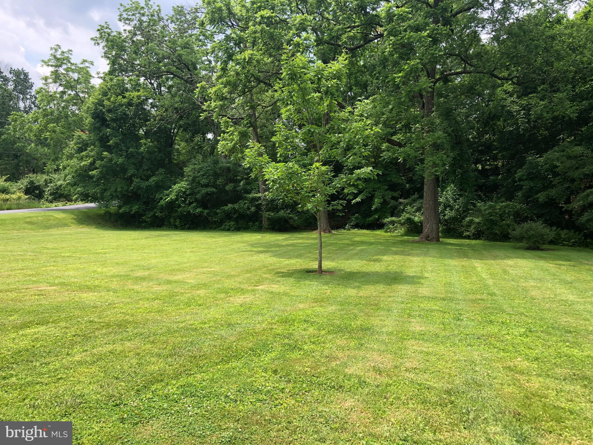 1616 Clearview Road Lansdale, PA 19446 - Photo 24 of 25 Side yard
