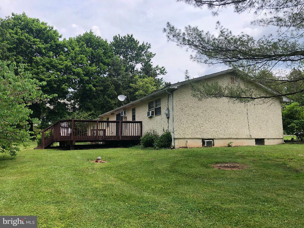 1616 Clearview Road Lansdale, PA 19446 - Photo 5 of 25 Side
