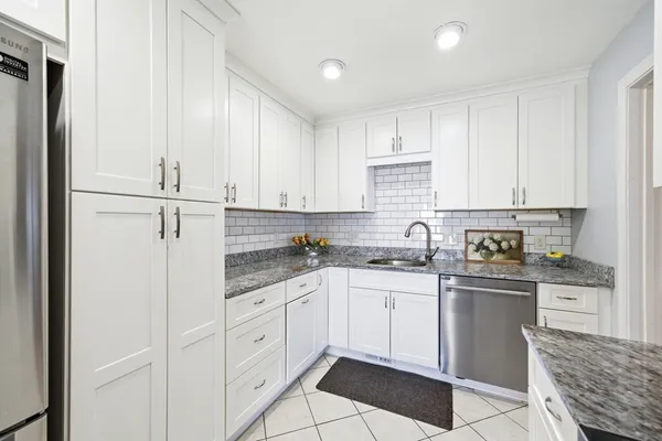 $875,000 | 160 Pine Street, Unit 11, Newton, MA 02466