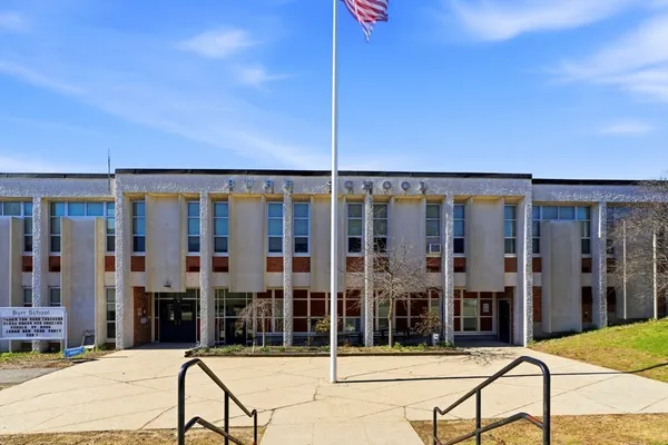 $875,000 | 160 Pine Street, Unit 11, Newton, MA 02466