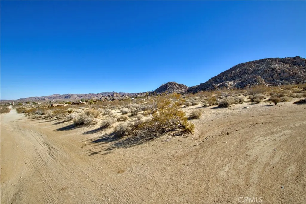 1040 Sullivan Road Santa Ana, CA 92704 - Photo 21 of 24 a view of mountain view with beach