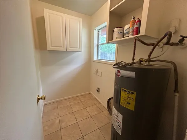 $1,000 | 1913 Pine Tree Drive, Unit B, Bryan, TX 77802