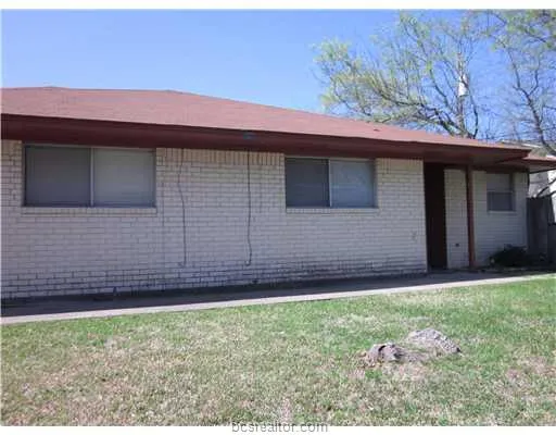 $1,000 | 1913 Pine Tree Drive, Unit B, Bryan, TX 77802