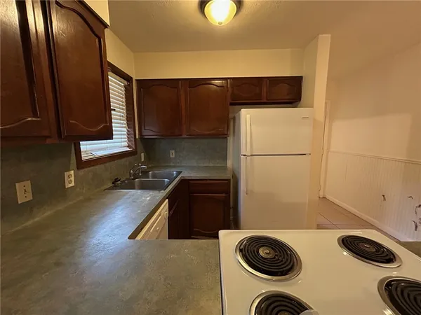 $1,000 | 1913 Pine Tree Drive, Unit B, Bryan, TX 77802