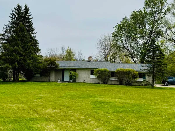 $229,500 | 10201 Fenton Road, Fenton, MI 48430