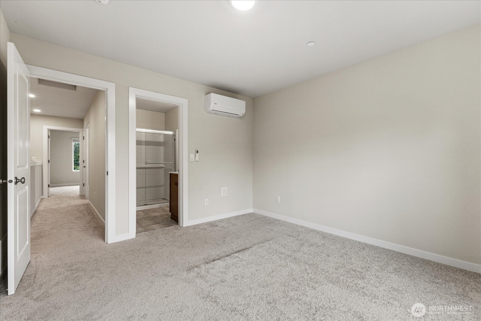 1831 100th Street Southwest, Unit B Everett, WA 98204 - Photo 18 of 27 en empty room with closet