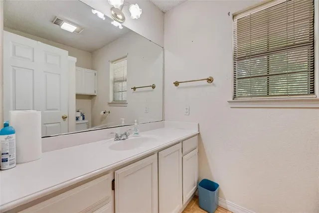 $199,500 | 918 Prairie Avenue, Cleburne, TX 76033