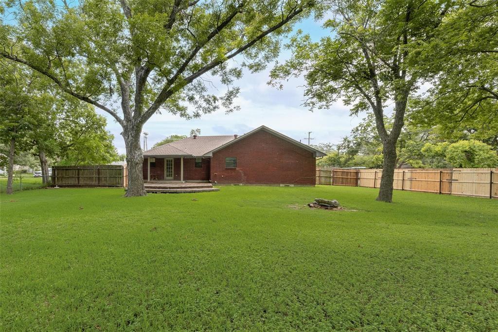918 Prairie Avenue Cleburne, TX 76033 - Photo 23 of 25 a front view of a house with a garden