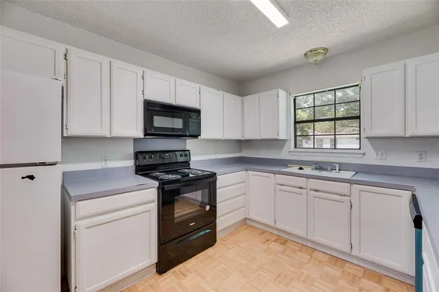 $199,500 | 918 Prairie Avenue, Cleburne, TX 76033