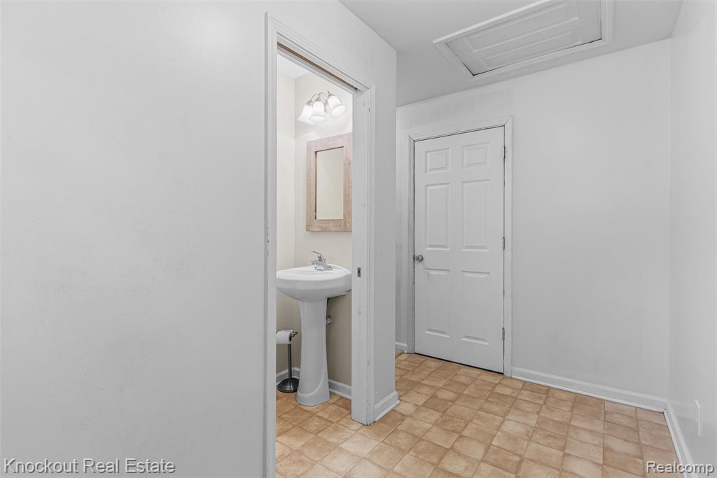 9060 North McKinley Road Flushing, MI 48433 - Photo 21 of 28