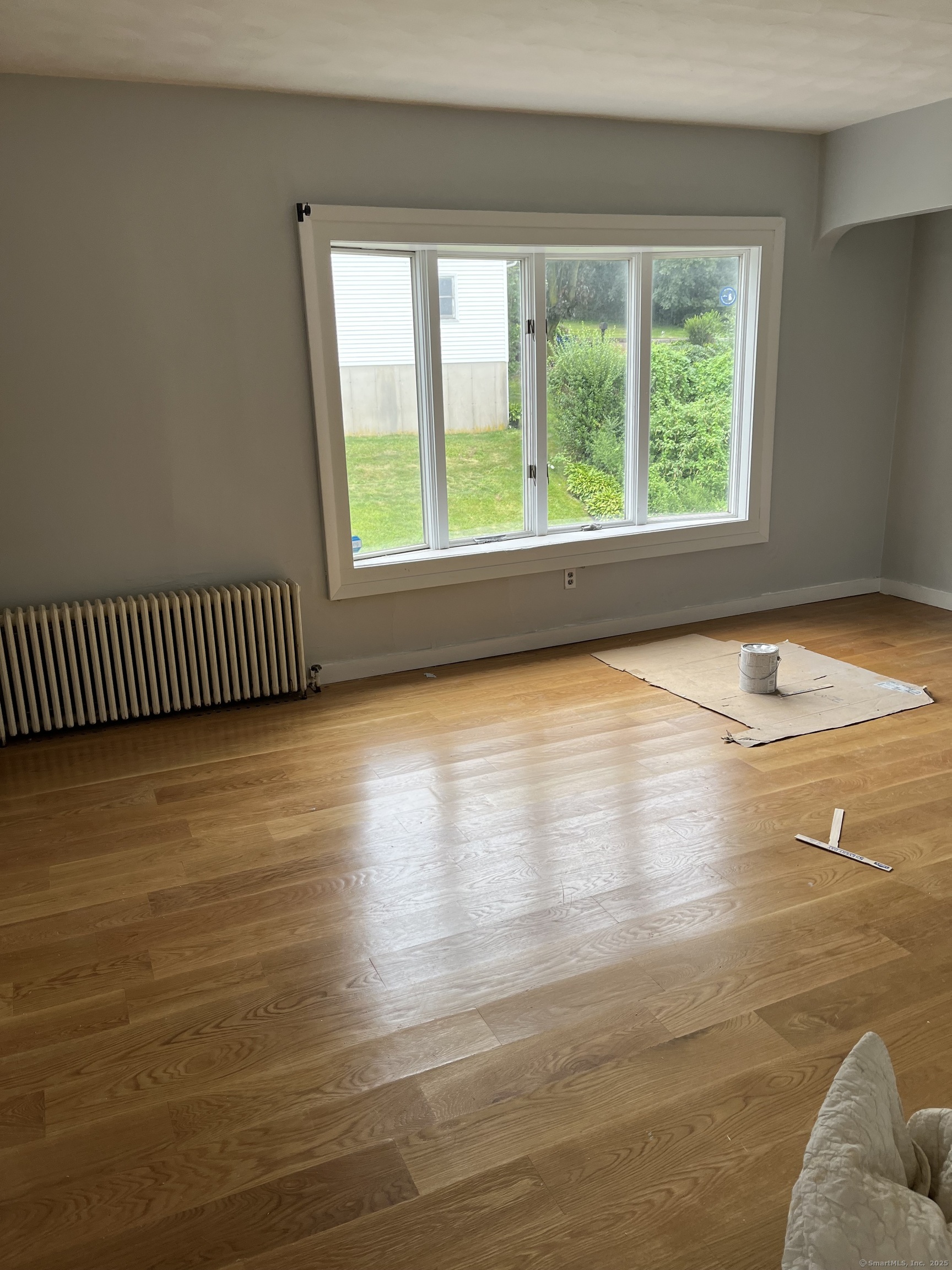 806 Quinnipiac Avenue New Haven, CT 06513 - Photo 3 of 6 a view of an empty room with a window
