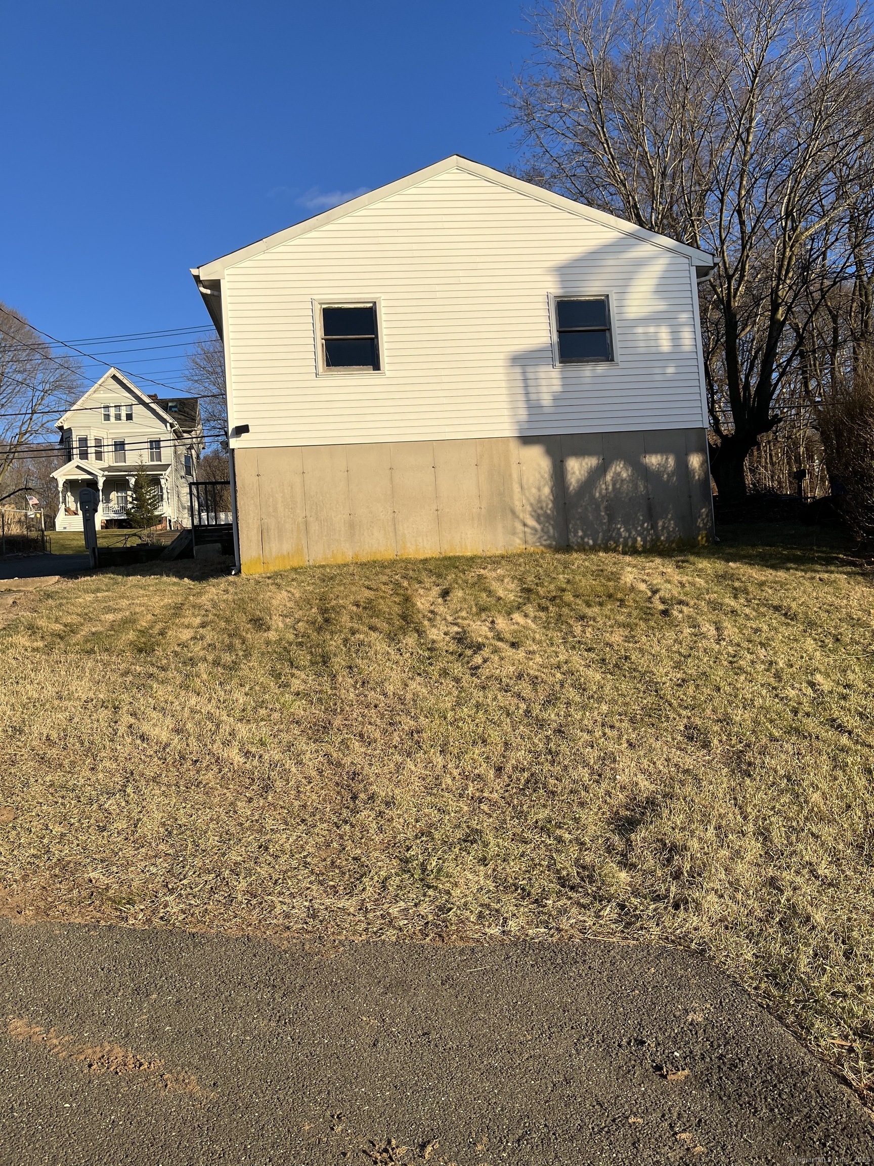 806 Quinnipiac Avenue New Haven, CT 06513 - Photo 6 of 6 a view of a house with a yard