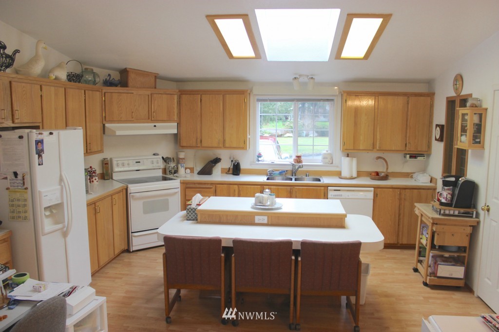 7418 197th Lane Southwest Rochester, WA 98579 - Photo 4 of 25 Gallery Image 4