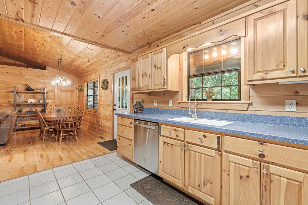 556 Flat Creek Circle Blue Ridge, GA 30513 - Photo 12 of 52 Gallery Image 12