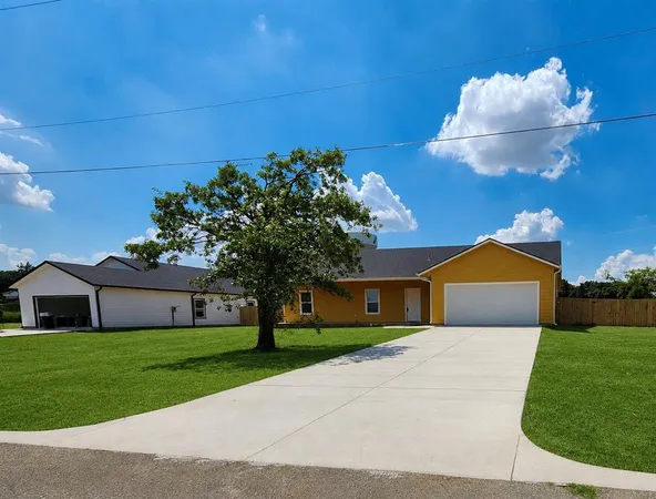$385,000 | 400 Susan Drive, Kennedale, TX 76060