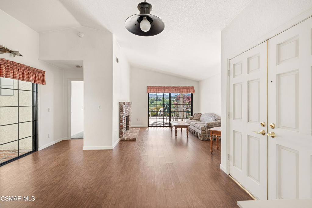 752 Wind Willow Way Simi Valley, CA 93065 - Photo 6 of 28