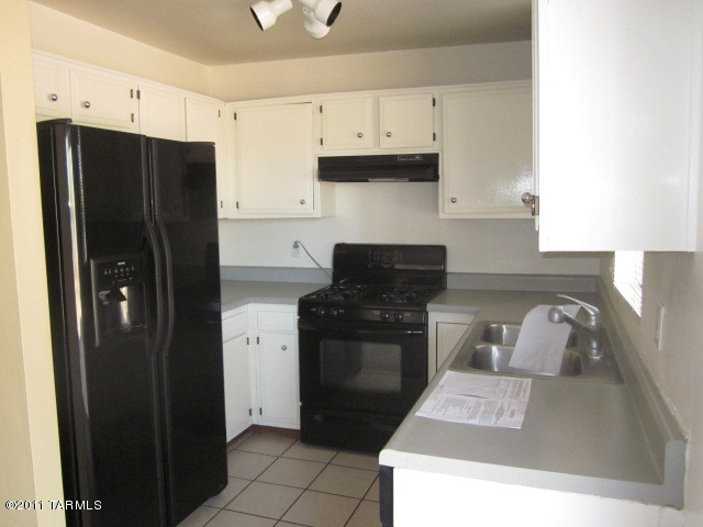 8251 East 34th Street Tucson, AZ 85710 - Photo 3 of 11