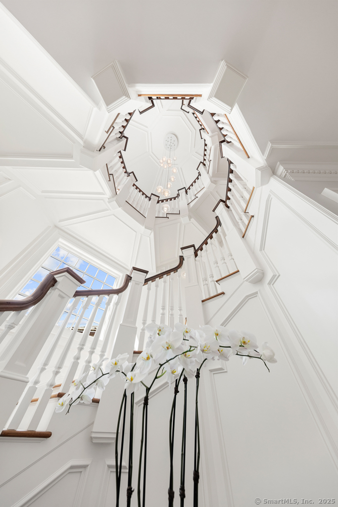 260 Hillspoint Road Westport, CT 06880 - Photo 13 of 40 a bathroom with a bathtub and shower