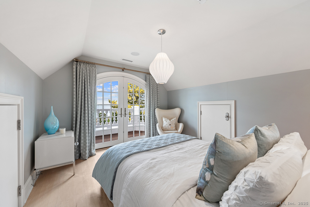 260 Hillspoint Road Westport, CT 06880 - Photo 26 of 40 a bedroom with bed and a window