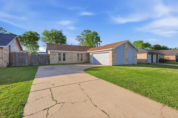 $270,000 | 5919 Ollia Circle, Pasadena, TX 77505