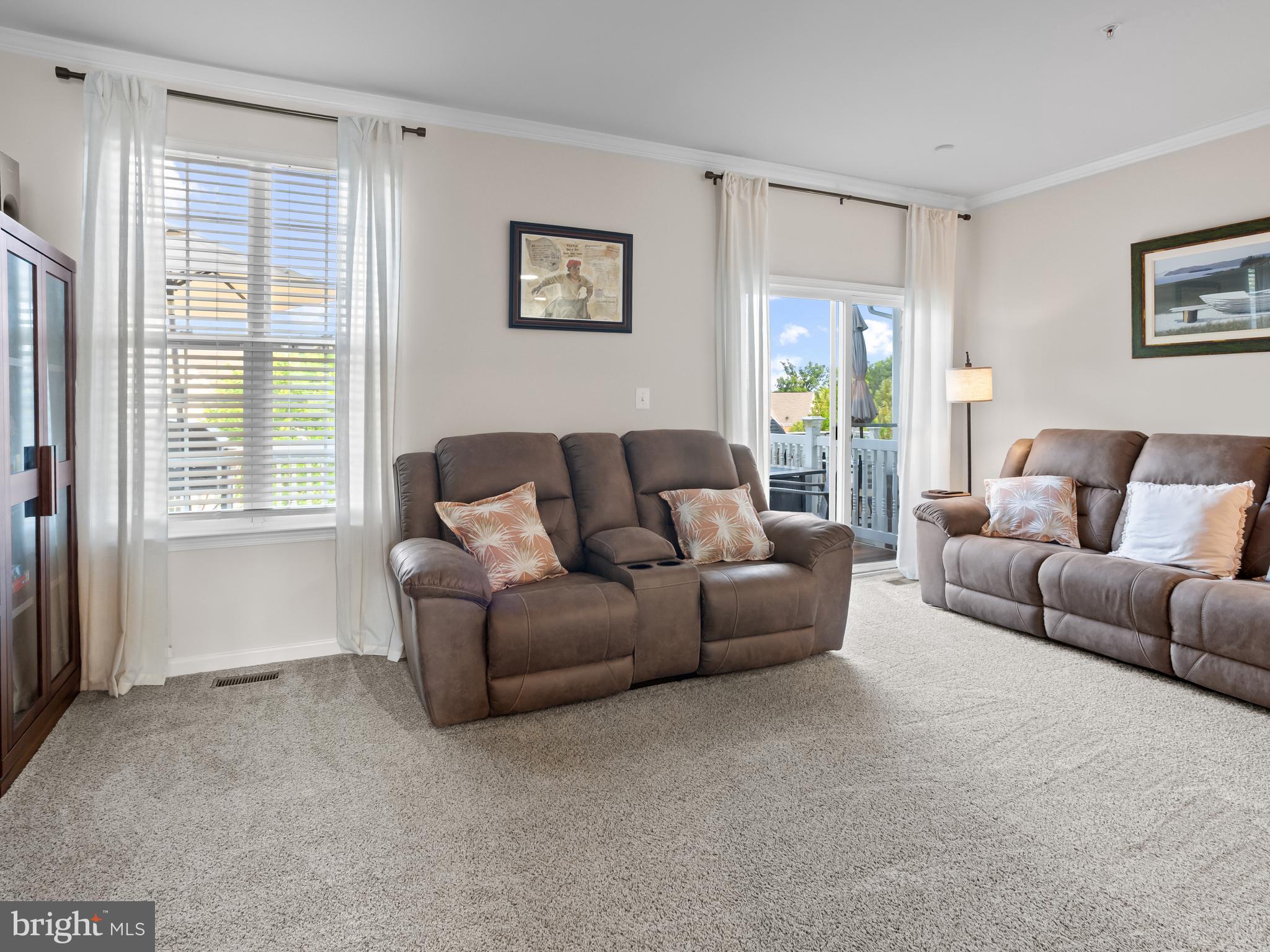 30 Arenas Court Capitol Heights, MD 20743 - Photo 8 of 33 Living room