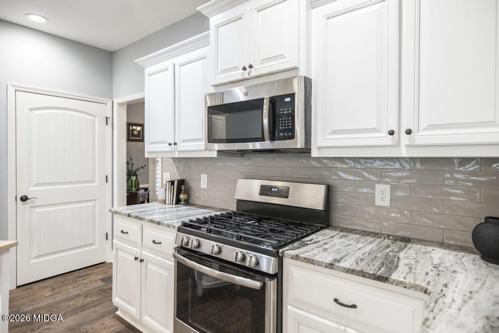 137 Shady Oak Drive Perry, GA 31069 - Photo 19 of 37 a kitchen with granite countertop white cabinets and stainless steel appliances