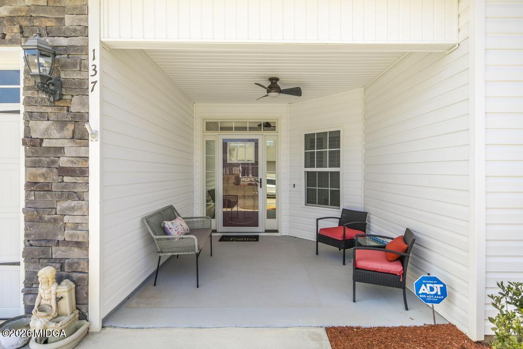 137 Shady Oak Drive Perry, GA 31069 - Photo 4 of 37 a living room with furniture and a window