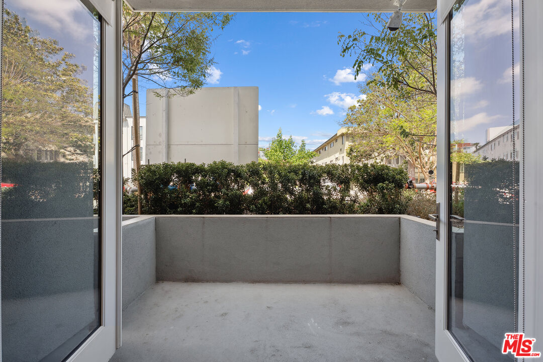 1746 Garfield Place, Unit 101 Los Angeles, CA 90028 - Photo 6 of 28