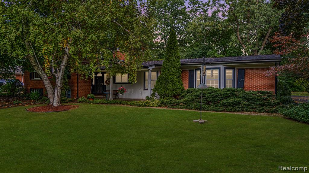 28012 Ridgebrook Road Farmington Hills, MI 48334 - Photo 1 of 43