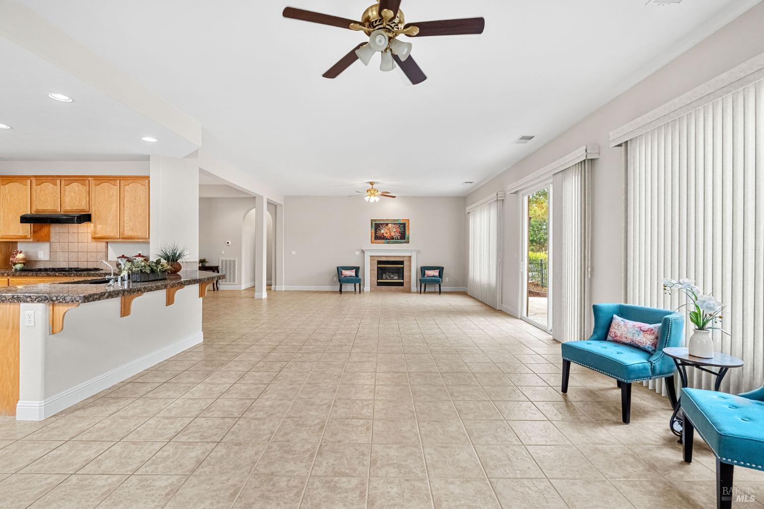 408 Willow Brook Way Rio Vista, CA 94571 - Photo 11 of 79 living room