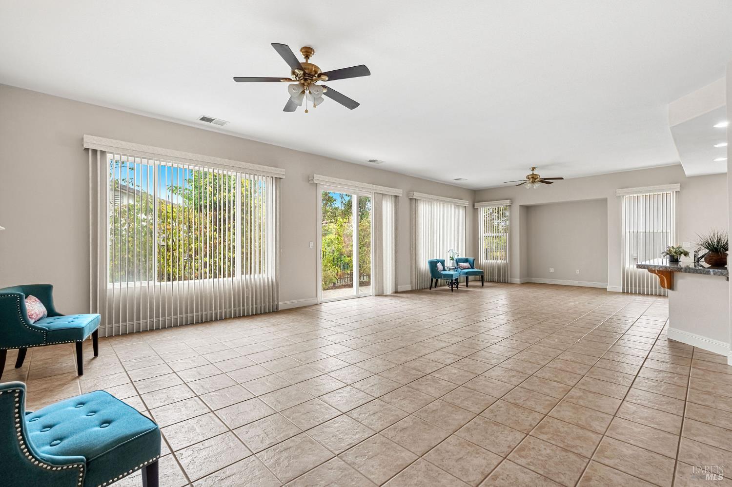 408 Willow Brook Way Rio Vista, CA 94571 - Photo 5 of 79 living room