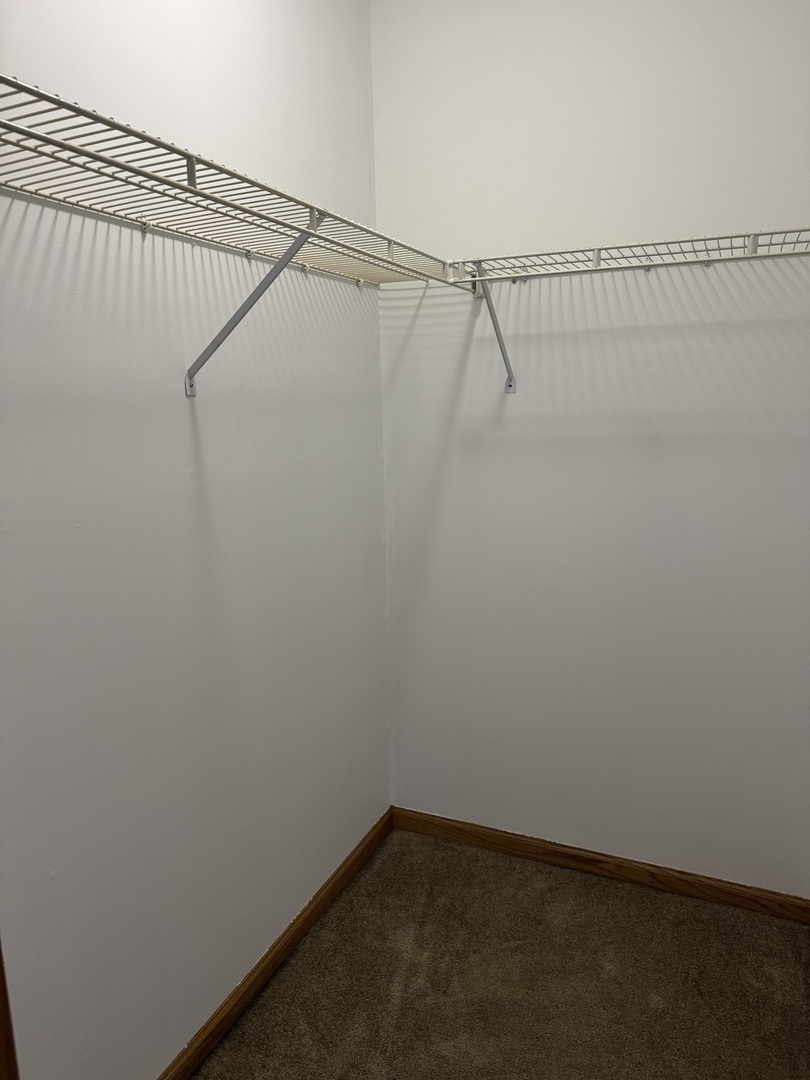 4535 Rumsey Avenue, Unit 3E Oak Lawn, IL 60453 - Photo 9 of 12 a view of a room