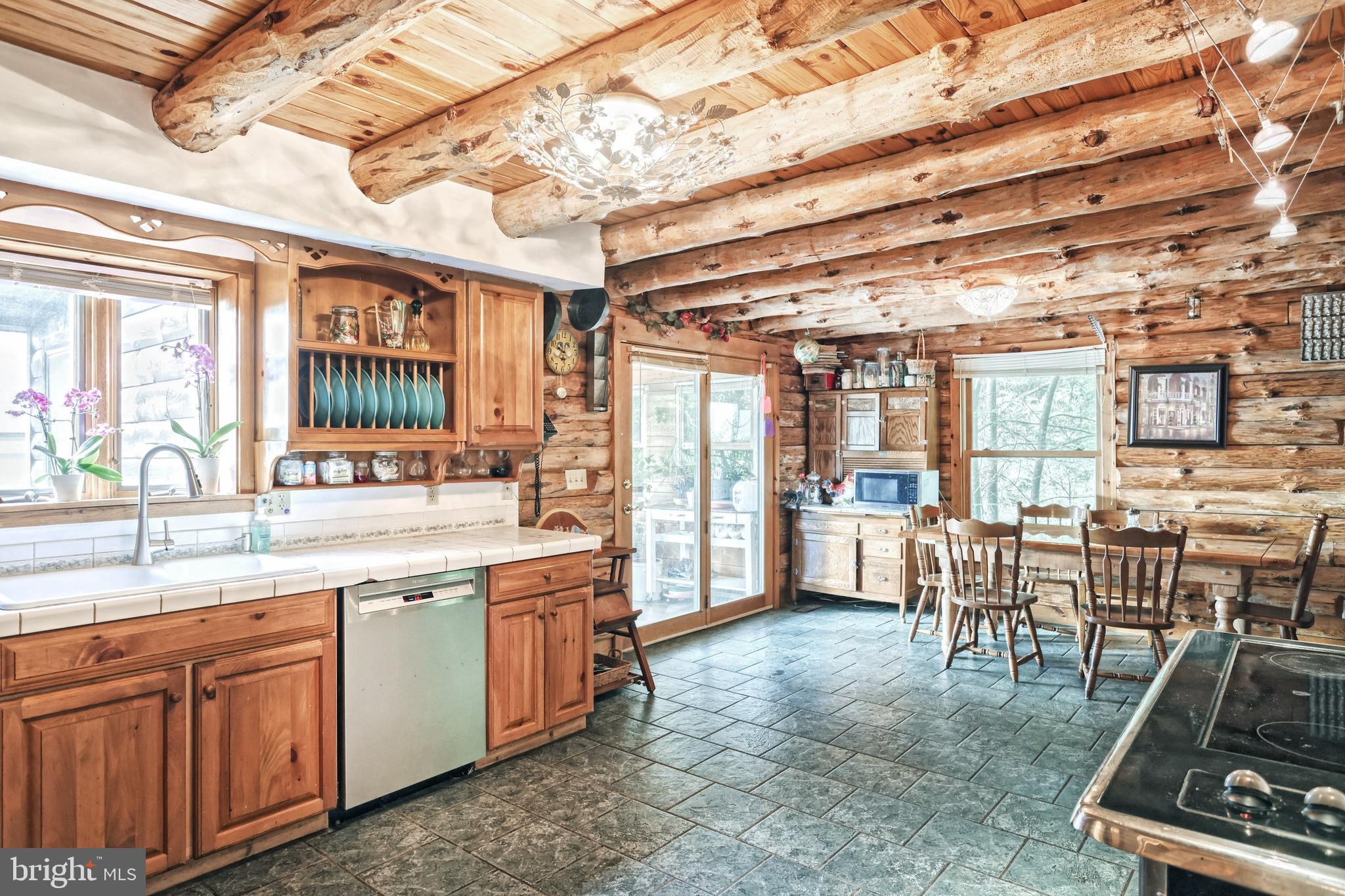395 Bottom Road Orrtanna, PA 17353 - Photo 7 of 46 Gallery Image 7