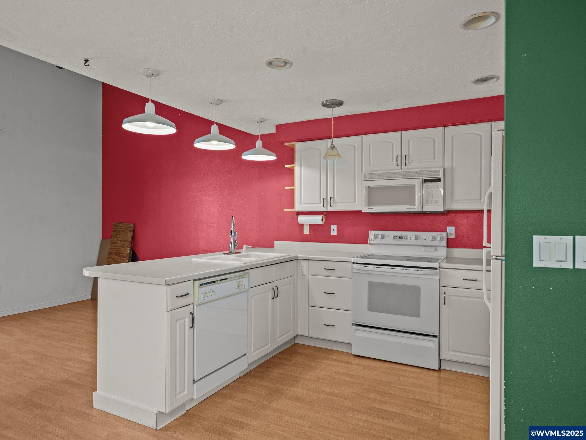 3844 Auburn Road Northeast Salem, OR 97301 - Photo 6 of 35 Gallery Image 6