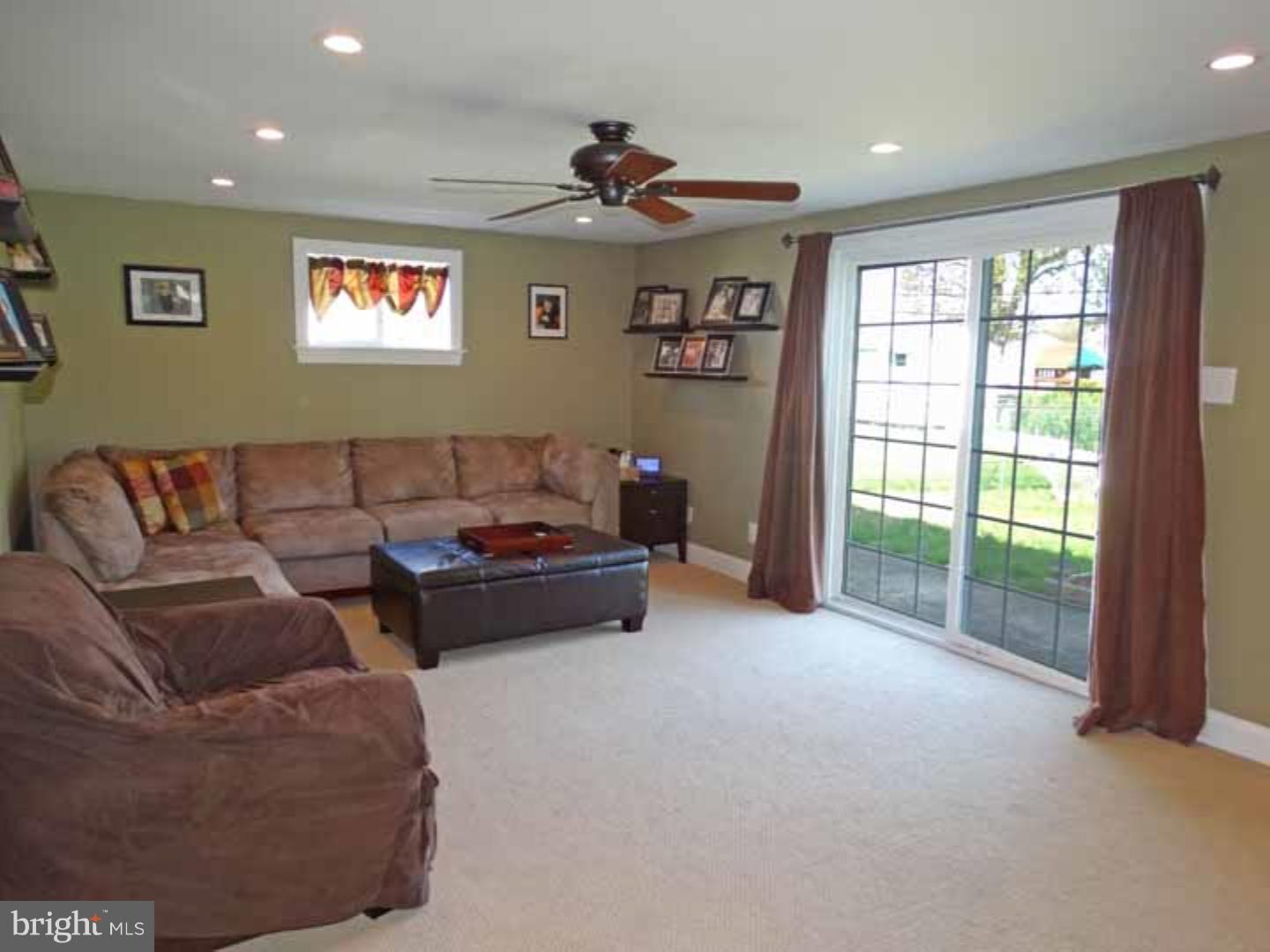 9733 Susan Road Philadelphia, PA 19115 - Photo 10 of 20 Family Room