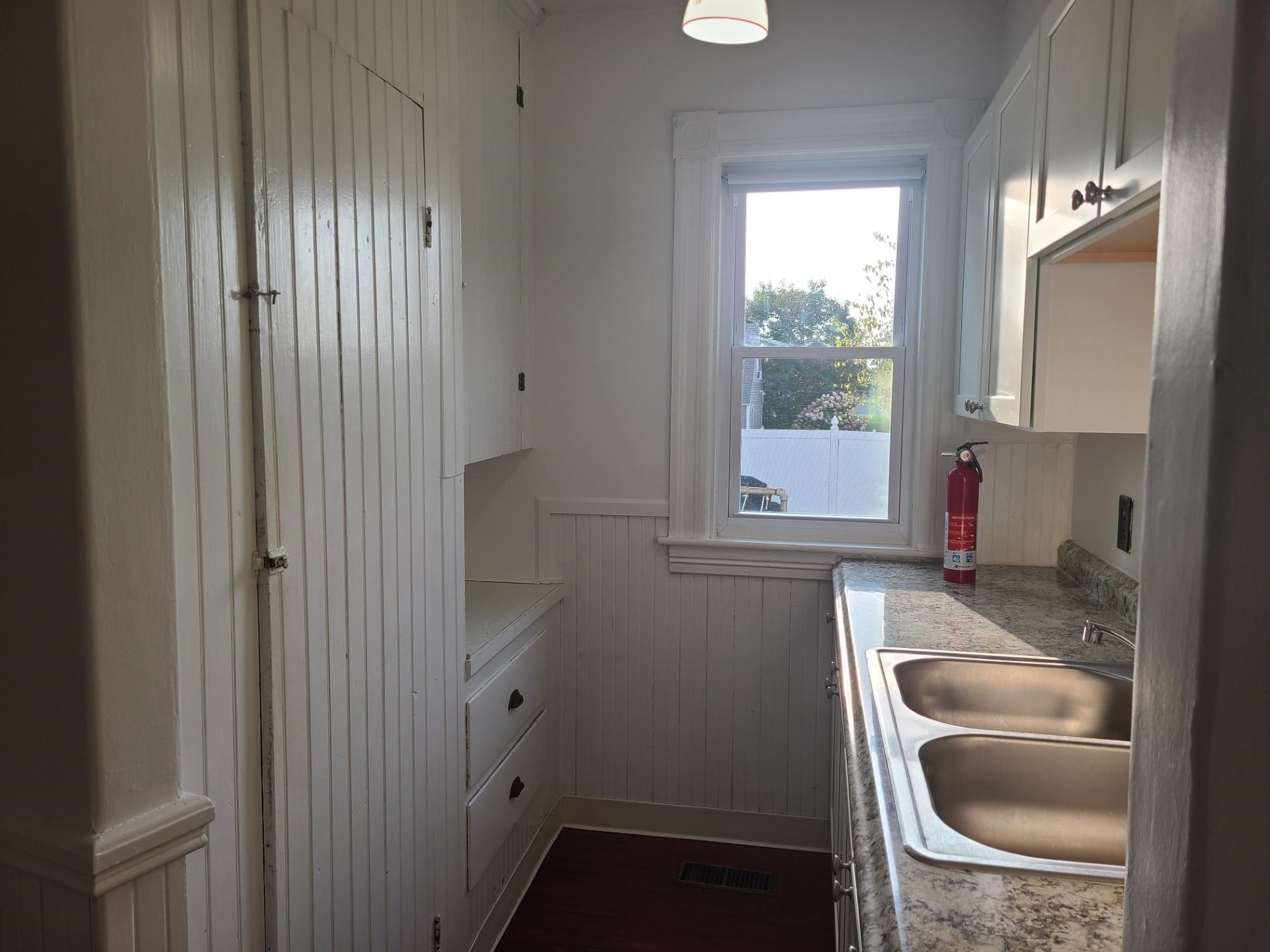 108 Delaware Avenue Manchester, NH 03104 - Photo 11 of 15