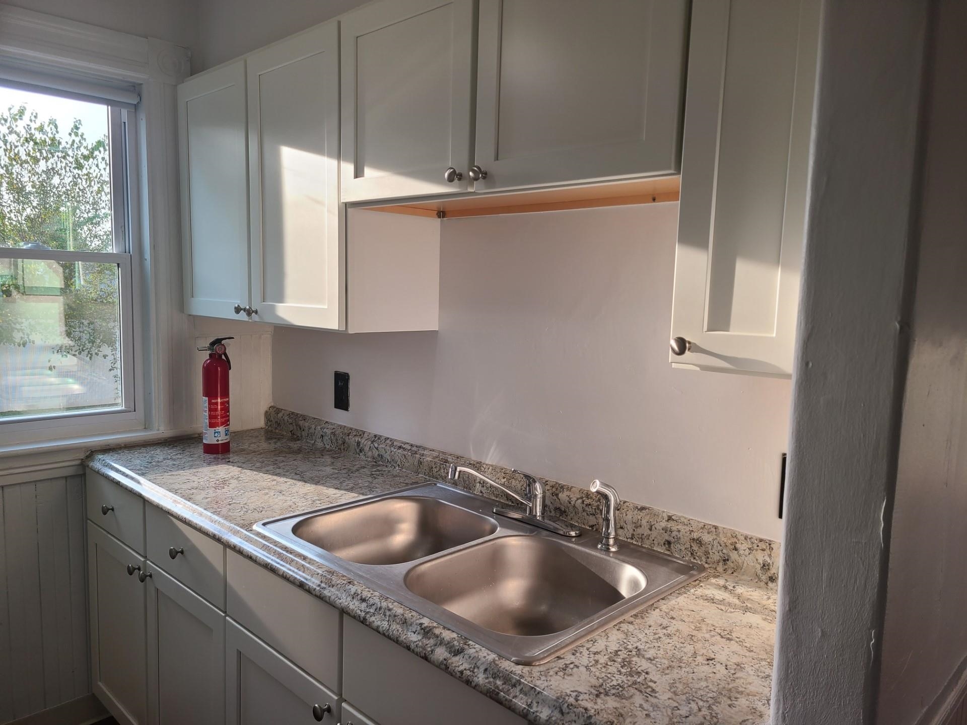 108 Delaware Avenue Manchester, NH 03104 - Photo 12 of 15