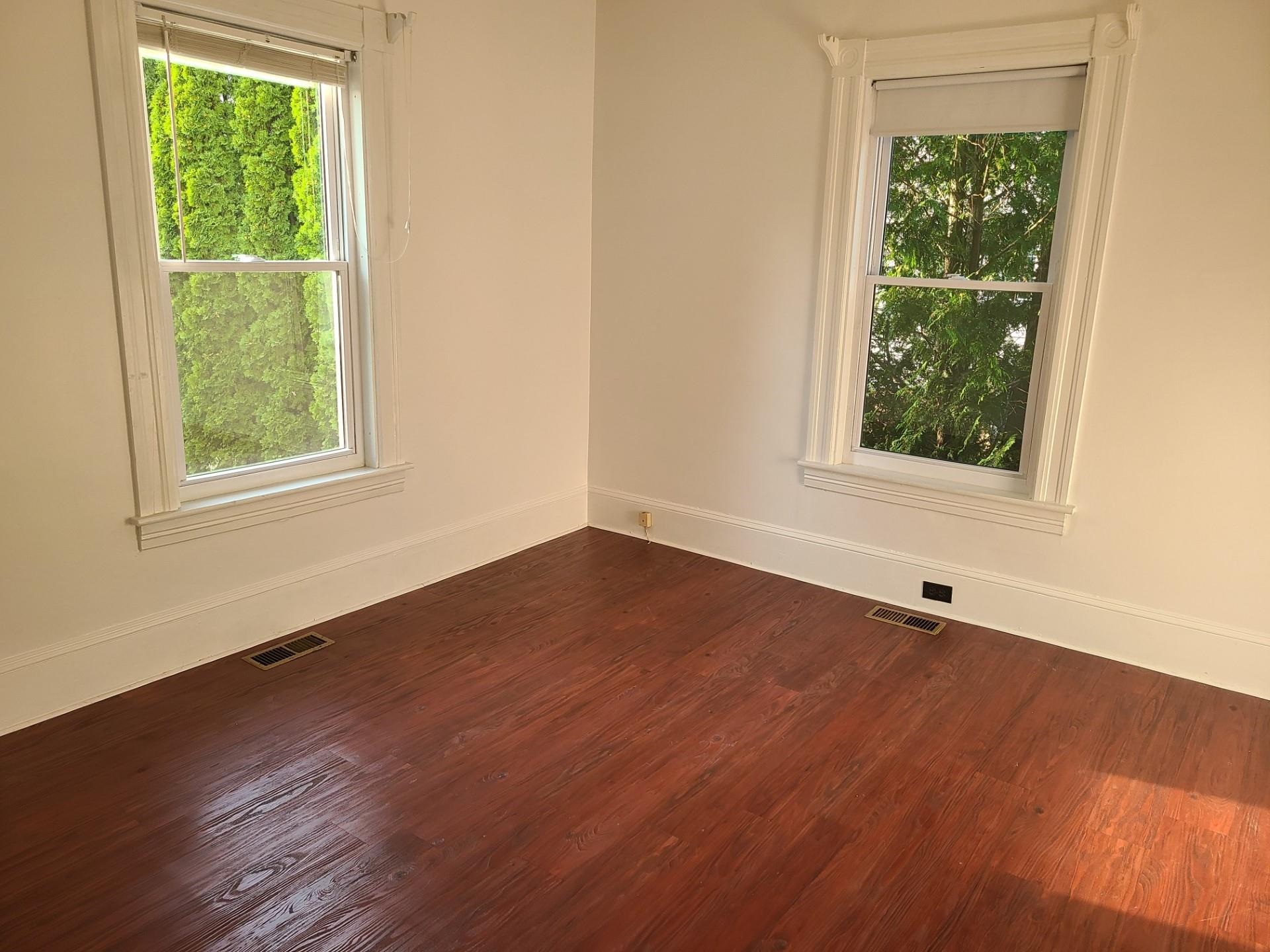 108 Delaware Avenue Manchester, NH 03104 - Photo 3 of 15