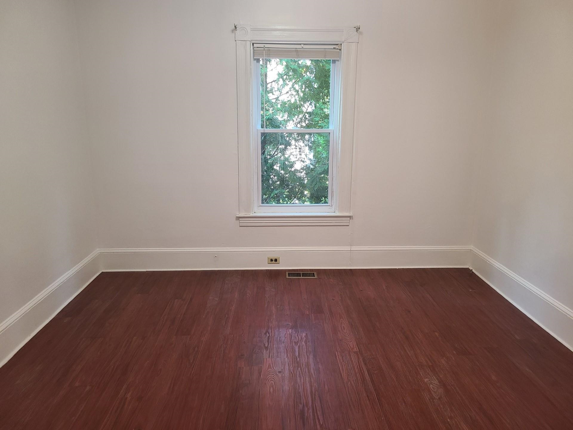 108 Delaware Avenue Manchester, NH 03104 - Photo 4 of 15