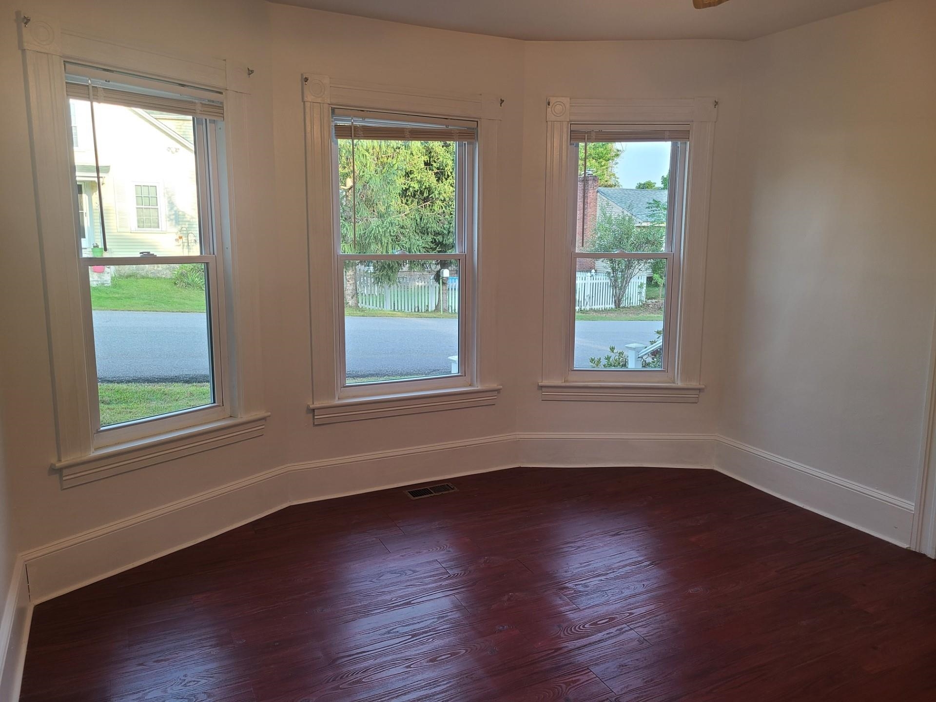 108 Delaware Avenue Manchester, NH 03104 - Photo 8 of 15