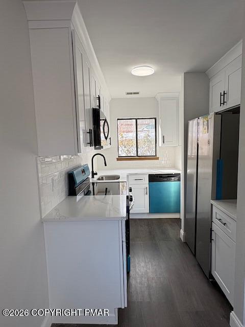 337 Crewe Court Bushkill, PA 18324 - Photo 2 of 24 crew ct kitchen 3