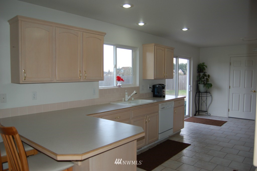 8612 194th Avenue Southwest Rochester, WA 98579 - Photo 4 of 15