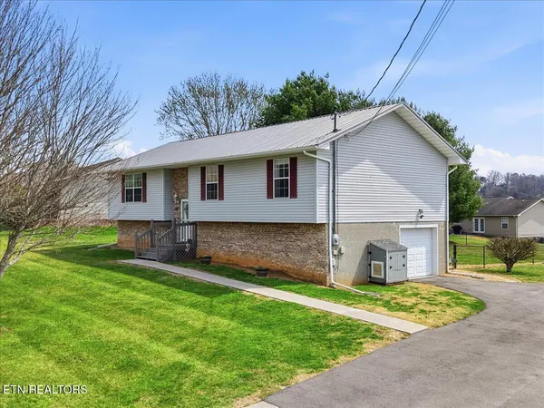 $424,900 | 312 St Edward Drive, Dandridge, TN 37725