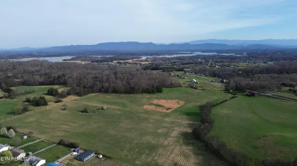 $424,900 | 312 St Edward Drive, Dandridge, TN 37725