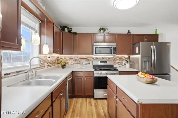 $424,900 | 312 St Edward Drive, Dandridge, TN 37725