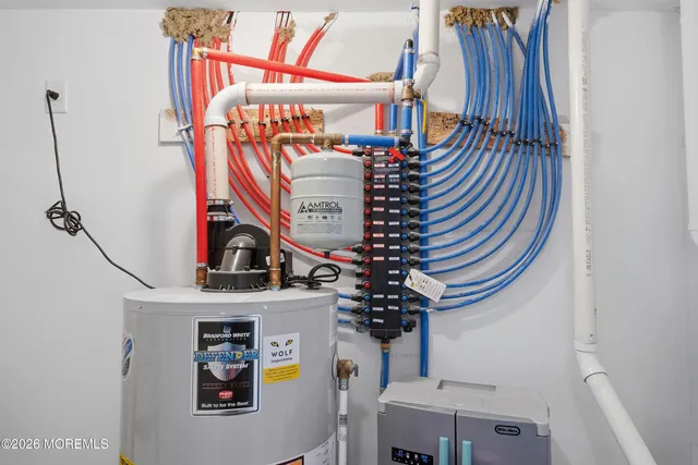 a view of entryway with a front door