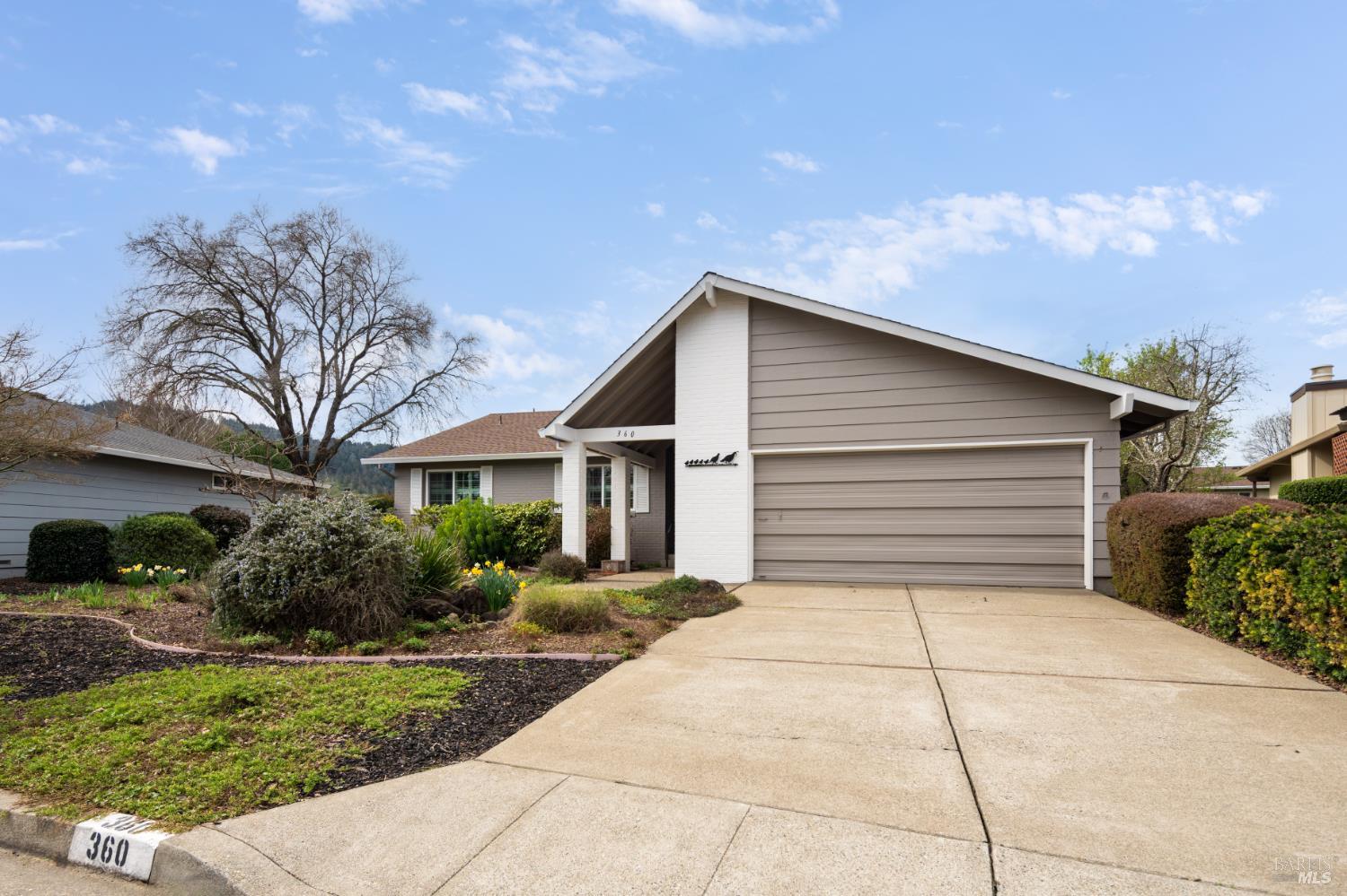 360 Twin Lakes Drive Santa Rosa, CA 95409 - Photo 4 of 33