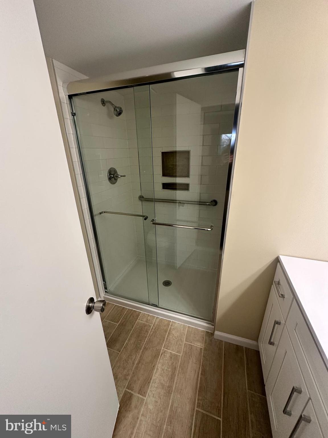 2525 Welsh Road Philadelphia, PA 19114 - Photo 20 of 22 a bathroom with a shower and a mirror